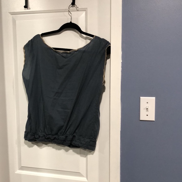 Intricate blue shirt - Picture 2 of 3